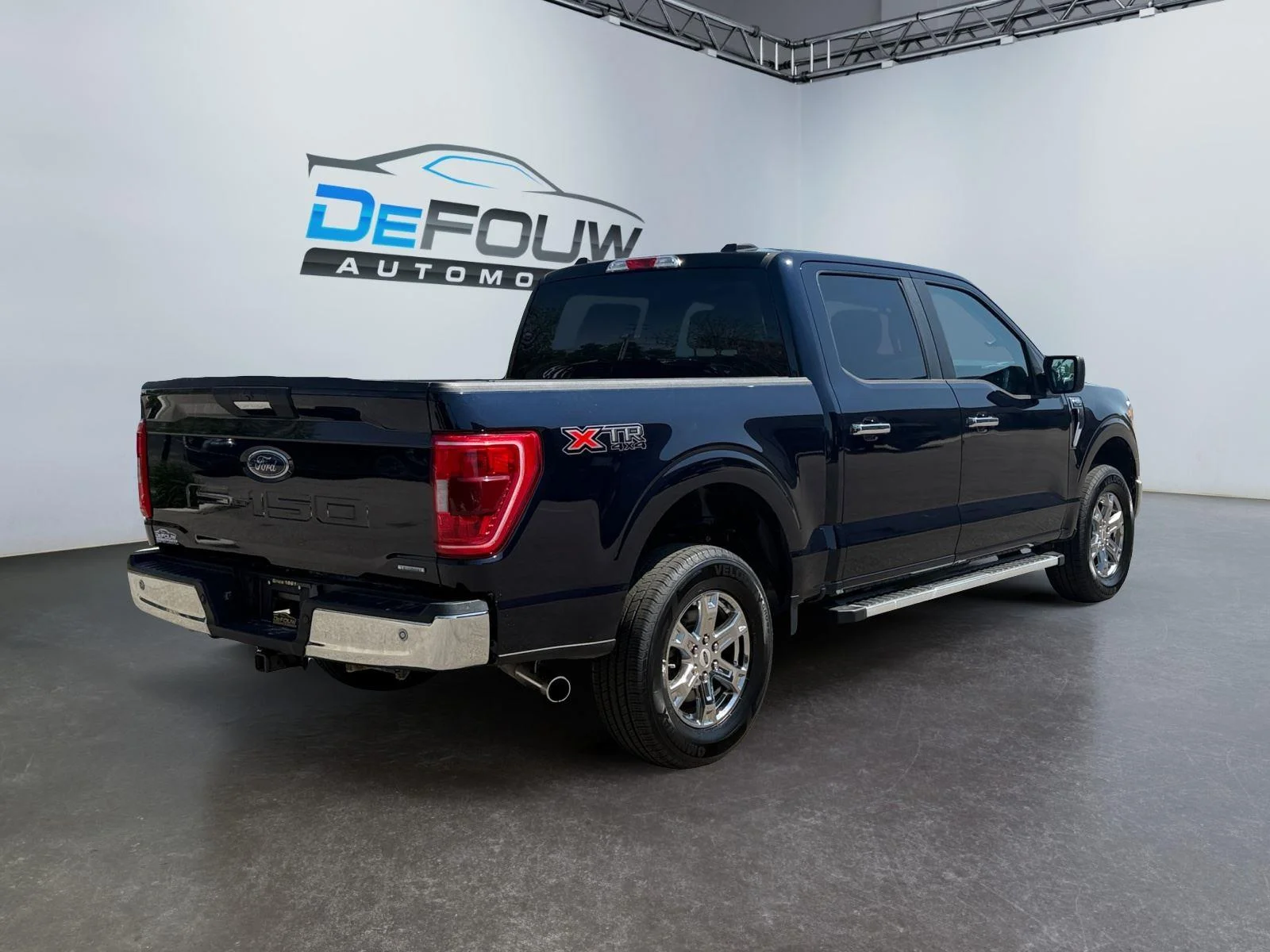 Used 2023 Agate Black Ford XLT image 3