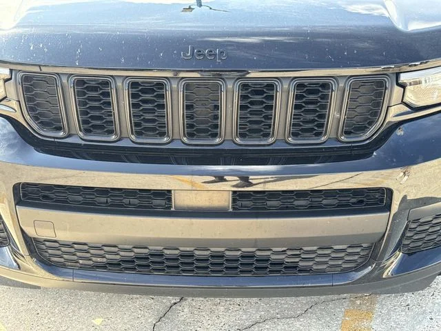 Used 2023 Black Jeep Altitude image 3