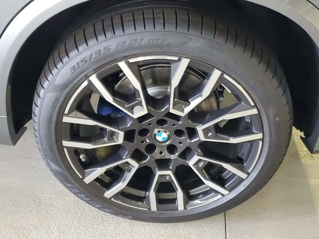 New 2026 Skyscraper Grey Metallic BMW sDrive40i image 5