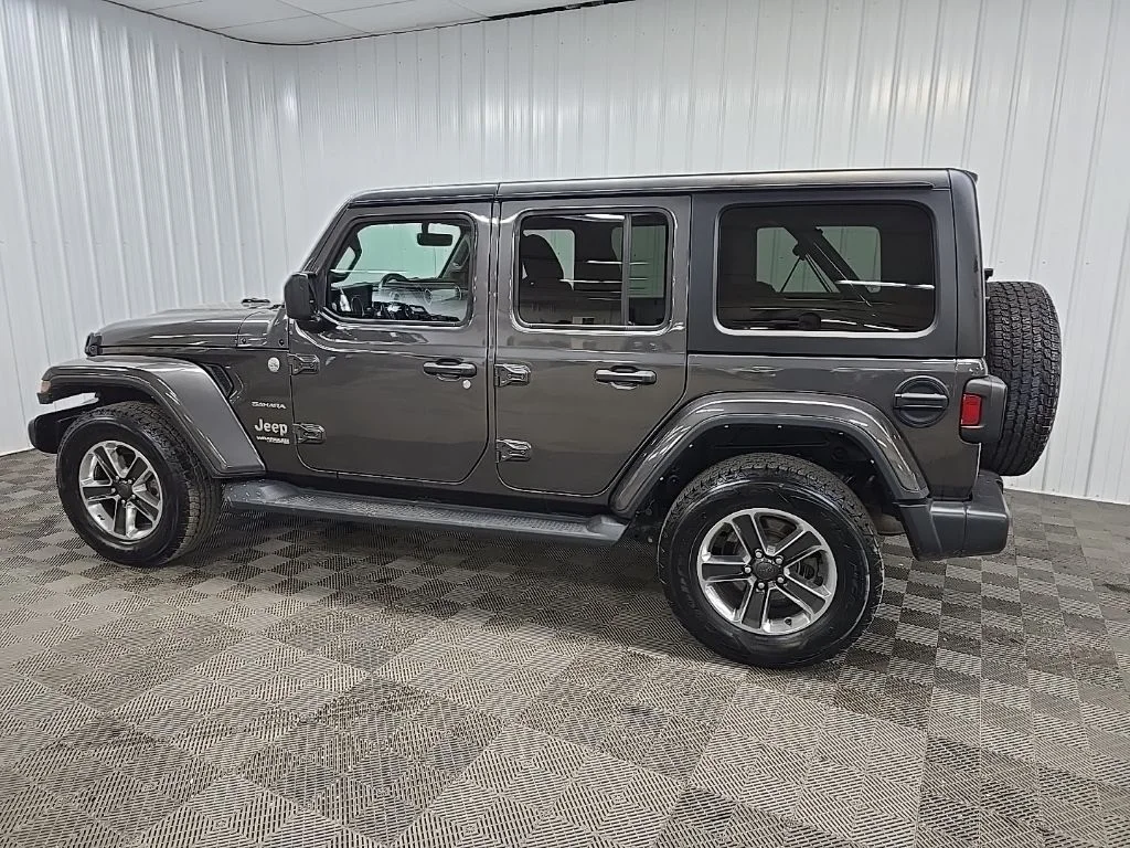 Used 2022 Gray Jeep Unlimited Sahara image 4