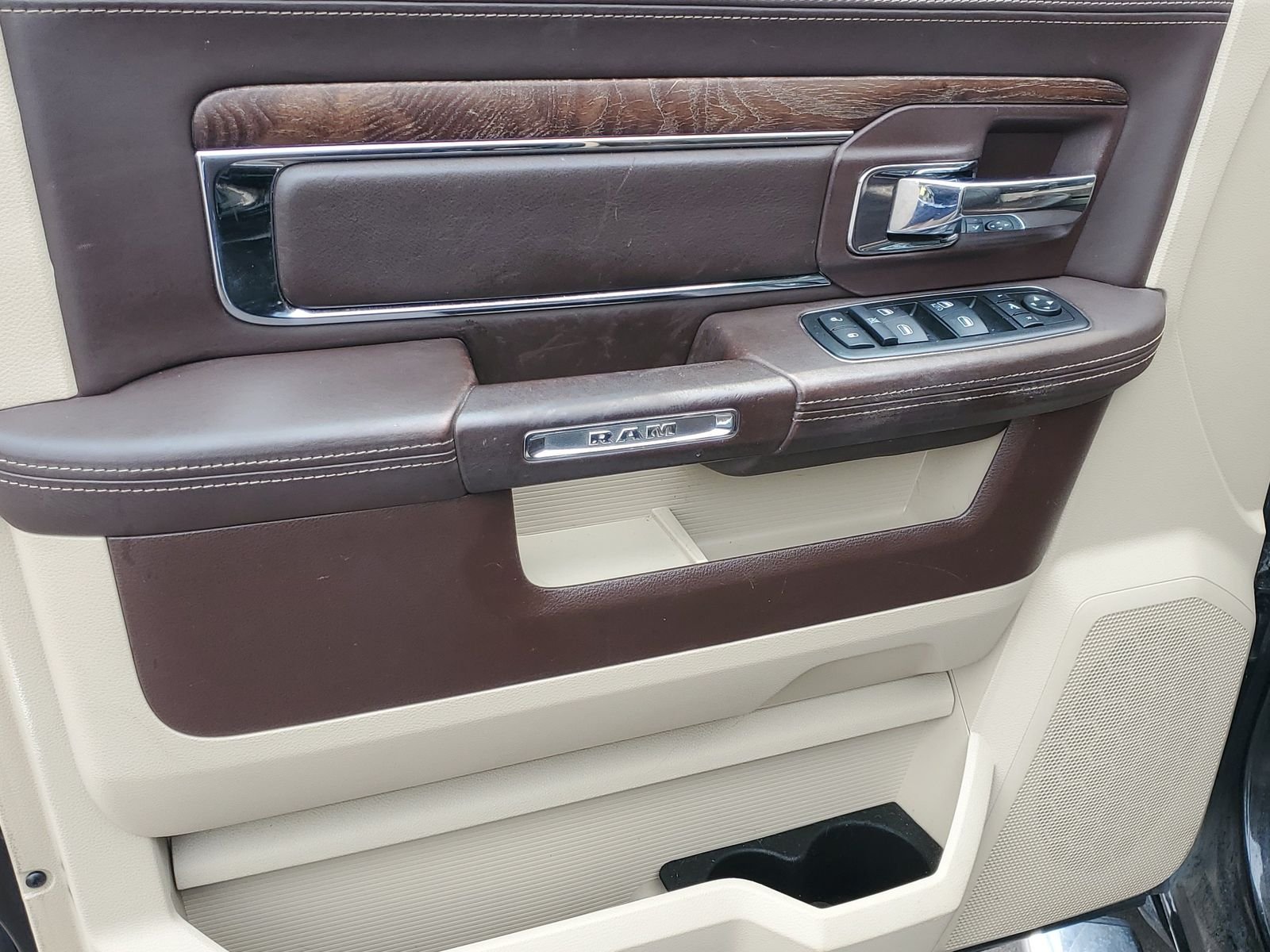 Used 2015 Black Ram Laramie Longhorn image 8