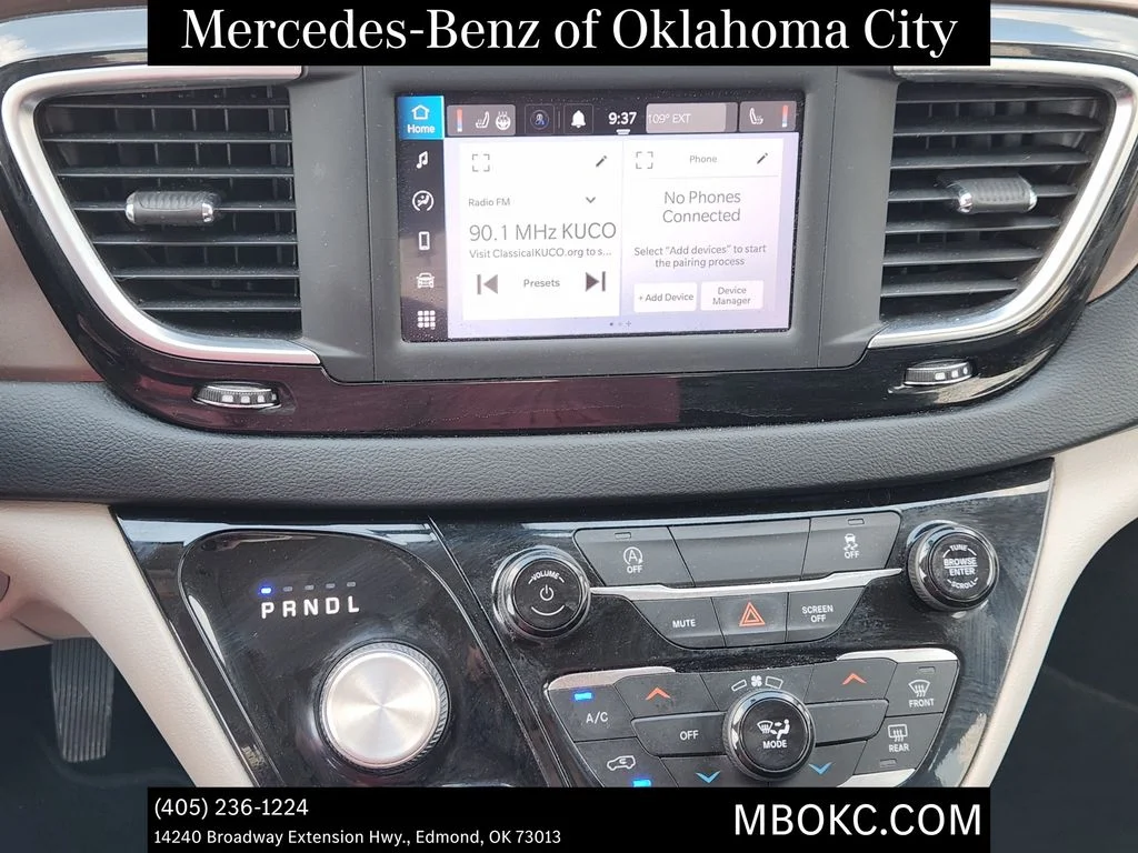 Used 2022 Brilliant Black Crystal Pearlcoat Chrysler LX image 14