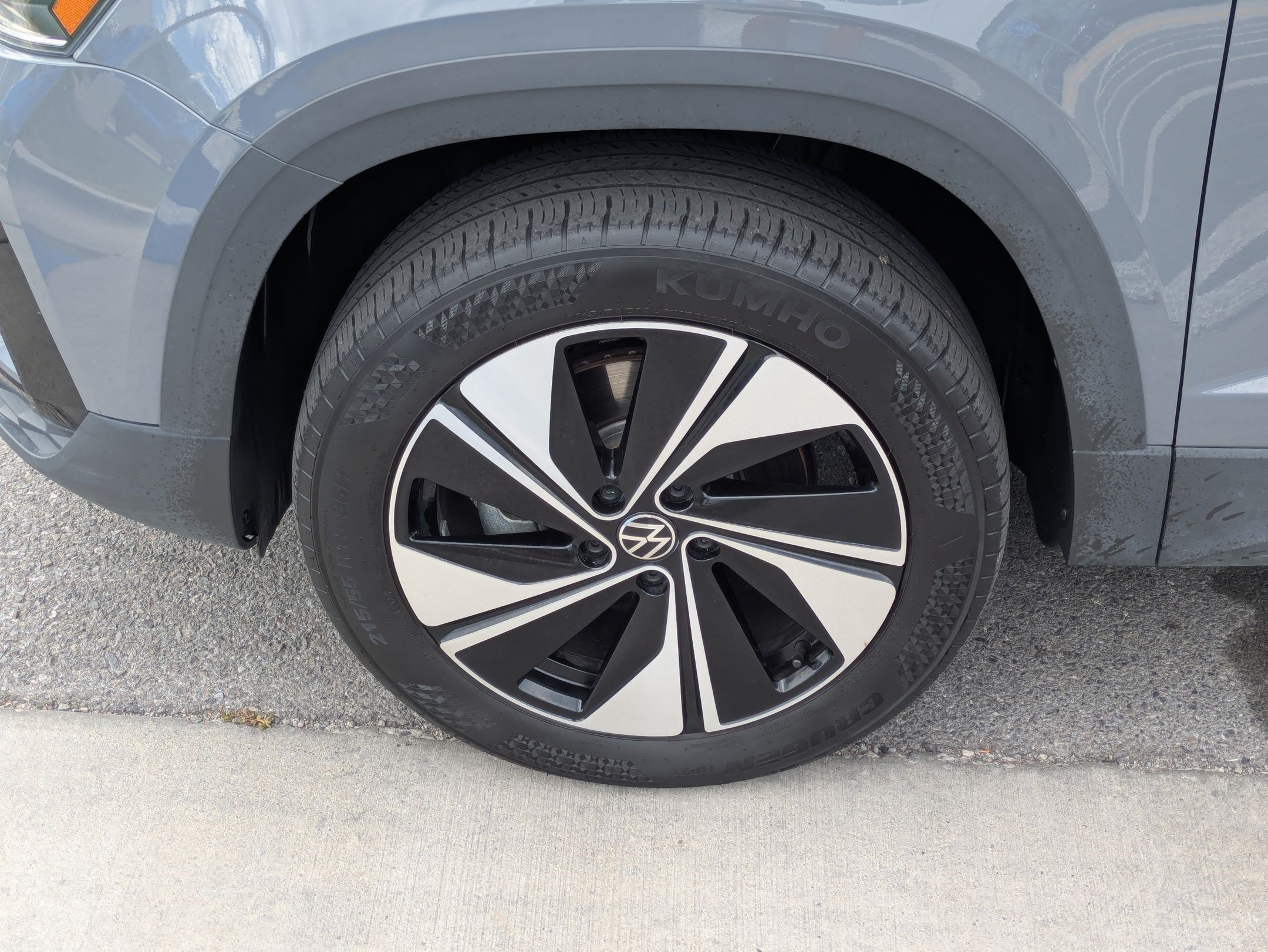 Certified Used 2024 Platinum Gray Metallic Volkswagen SE image 12