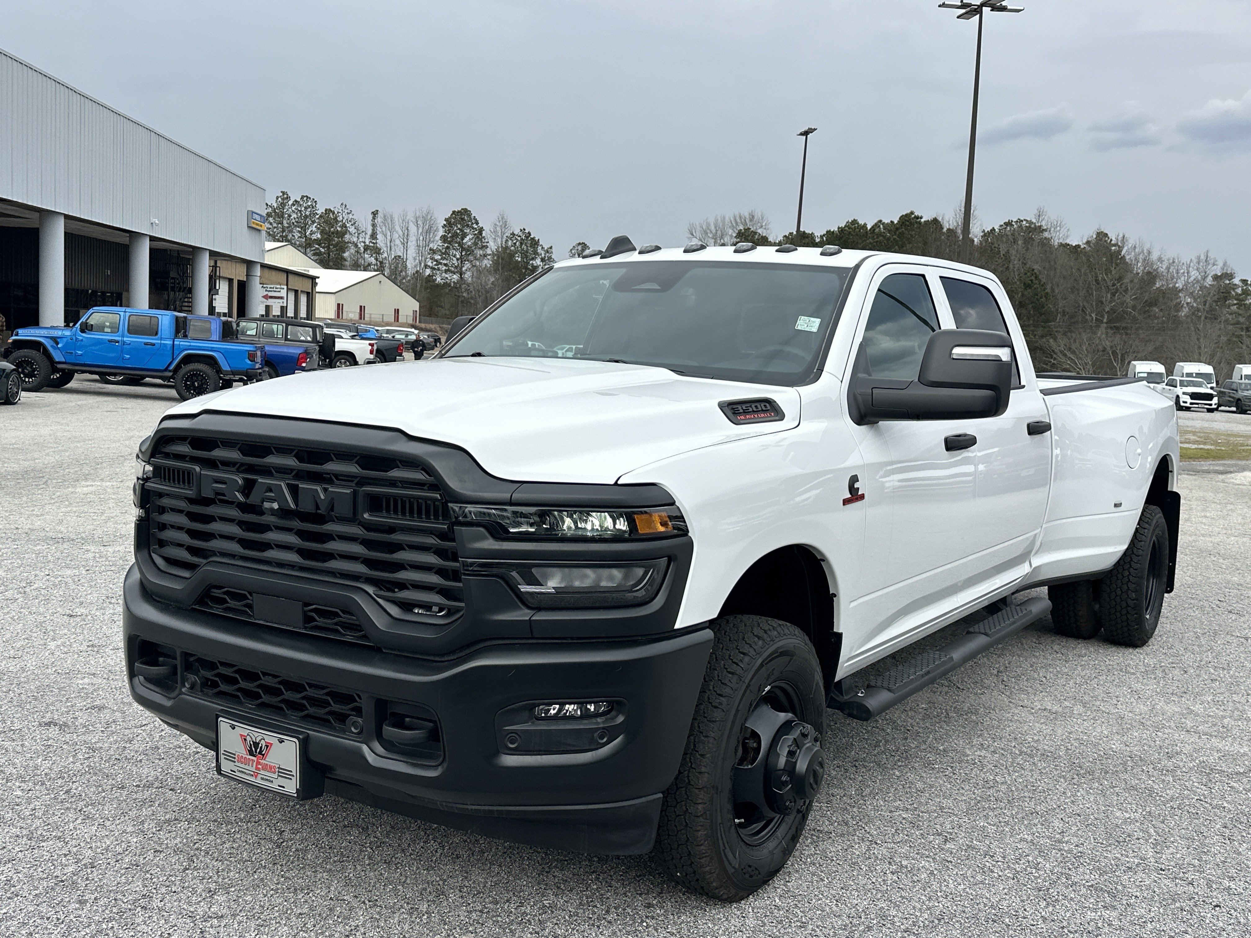 New 2026 Bright White Clear-Coat Exterior Paint RAM Tradesman image 4