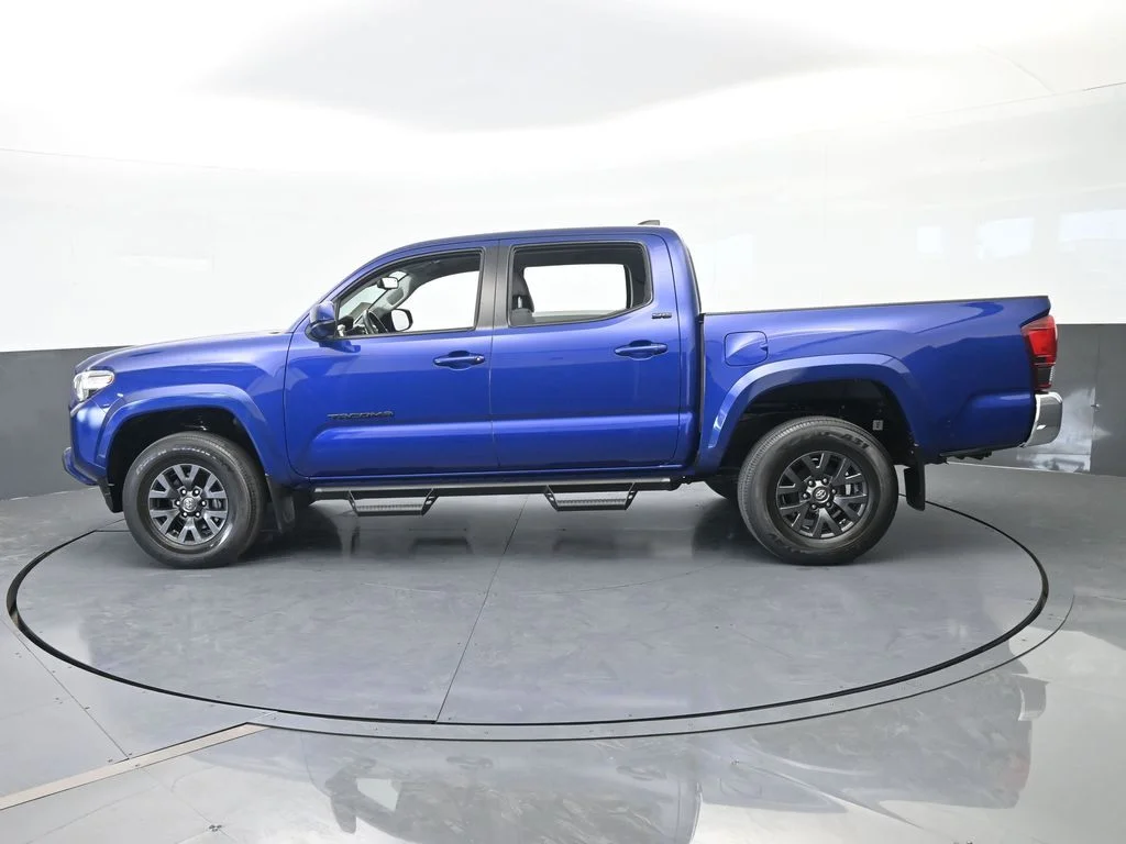 Used 2022 Blue Toyota SR5 image 3