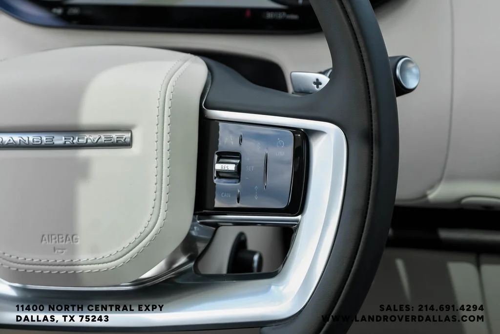 Used 2023 Silver Land Rover SE image 16