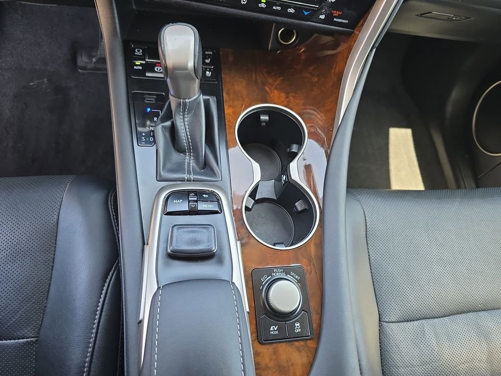 Used 2019 White Lexus 450h image 28