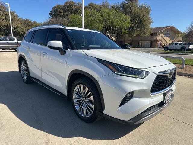 Certified Used 2021 BLIZZARD PEARL Toyota  image 12