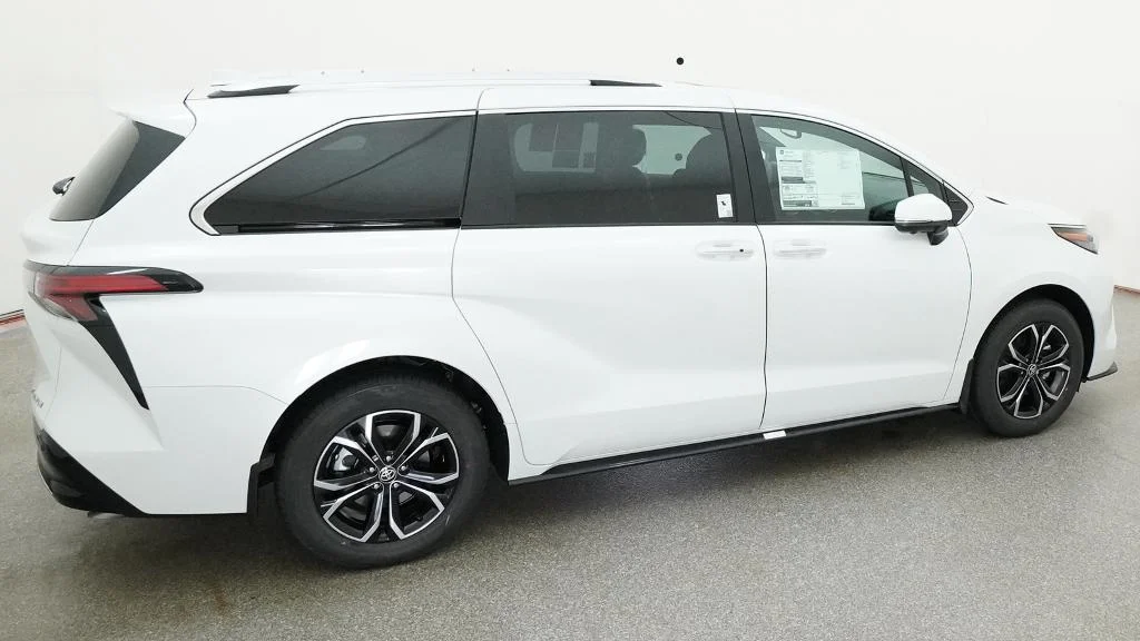 New 2026 Wind Chill Pearl Toyota Platinum image 16