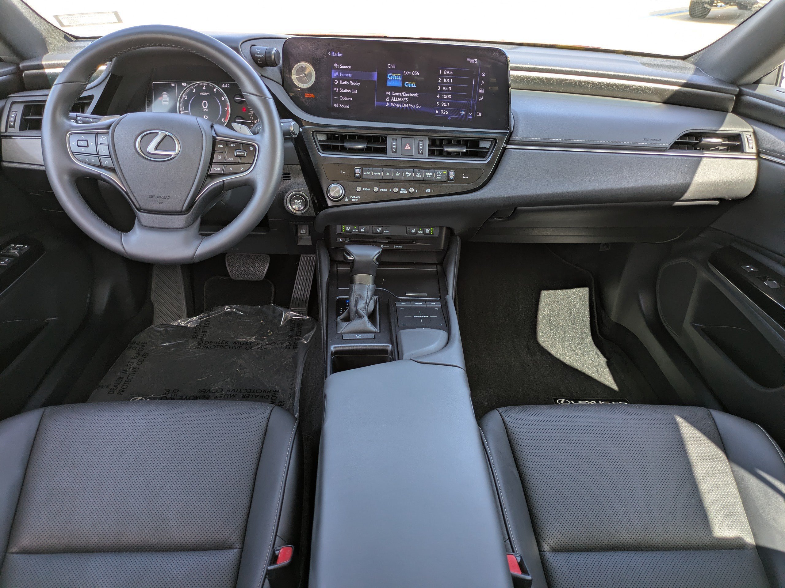 2022 Lexus ES 350 - Photo 14