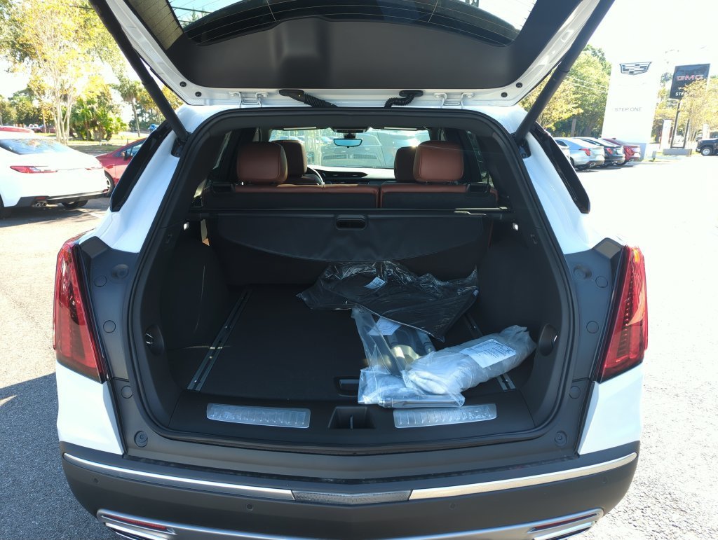 New 2026 Crystal White Tricoat Cadillac Premium Luxury image 32