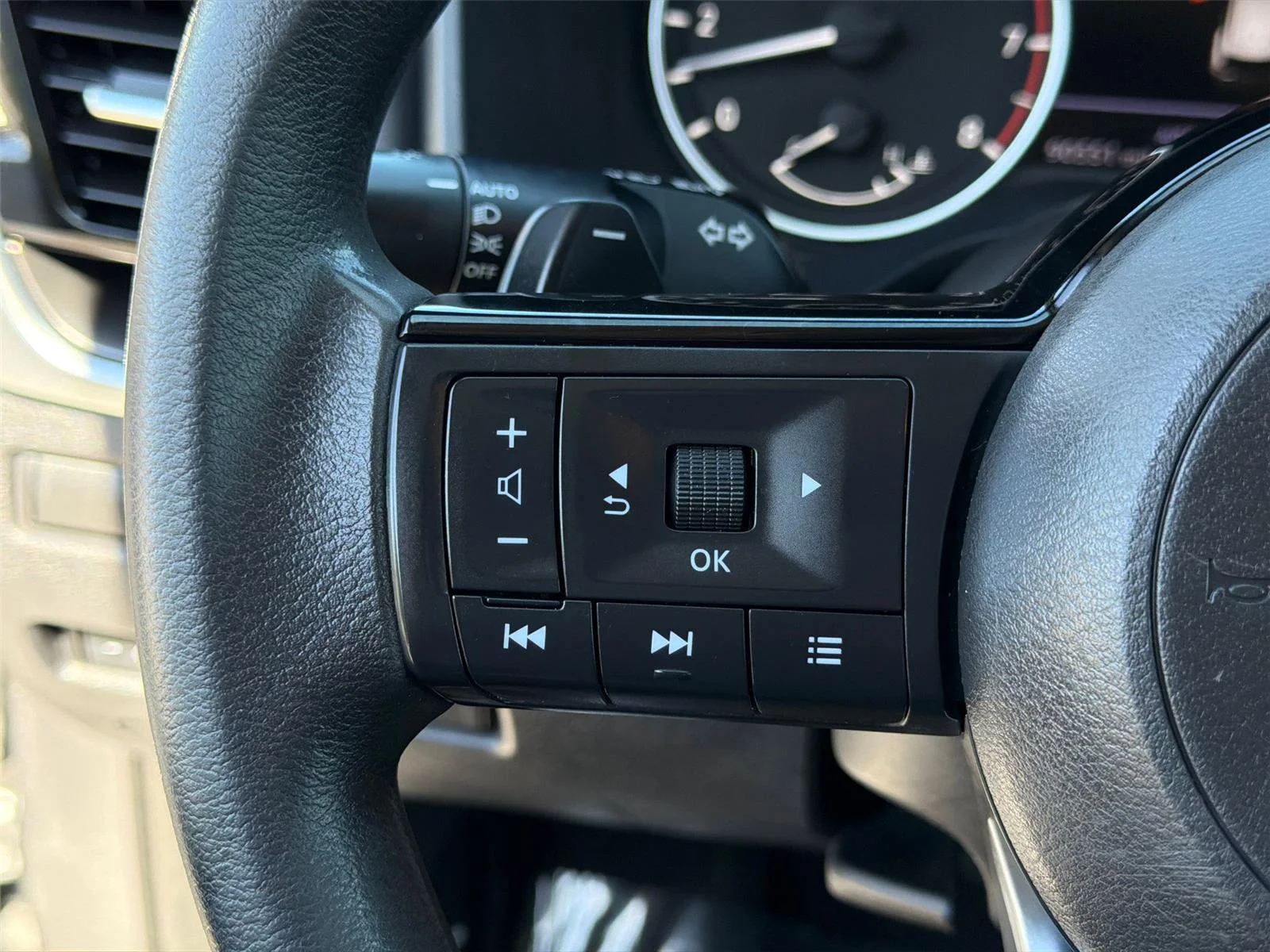 Used 2021 Gun Metallic Nissan SV image 16