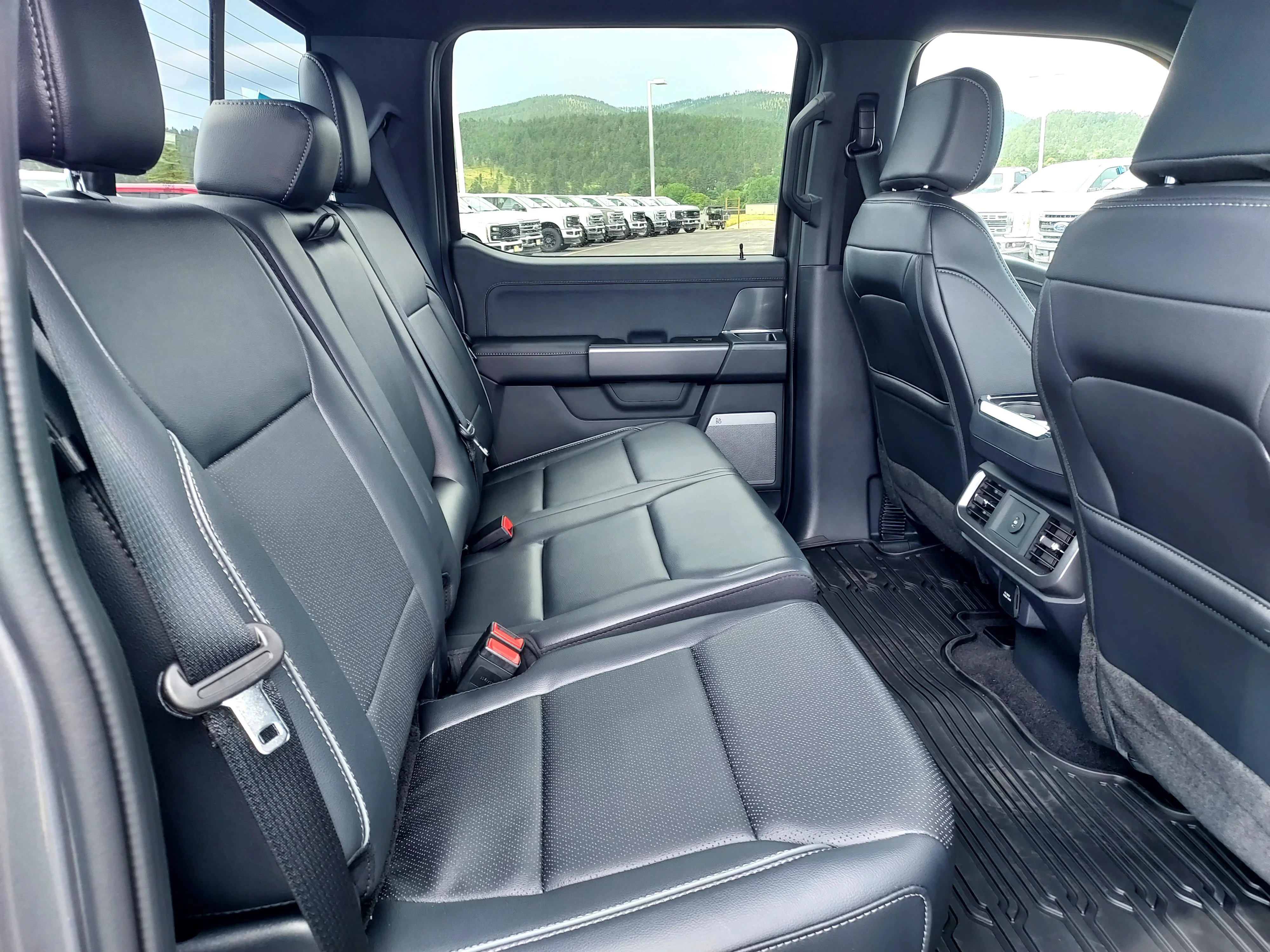 New 2026 Carbonized Gray Metallic Ford LARIAT image 24