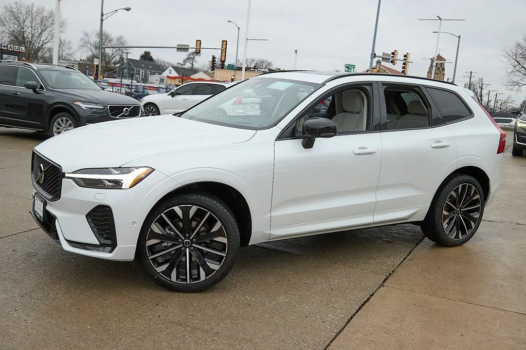 New 2026 Crystal White Volvo Ultra image 3
