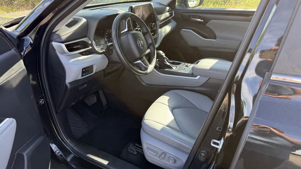 Used 2023 Black Toyota XLE image 3