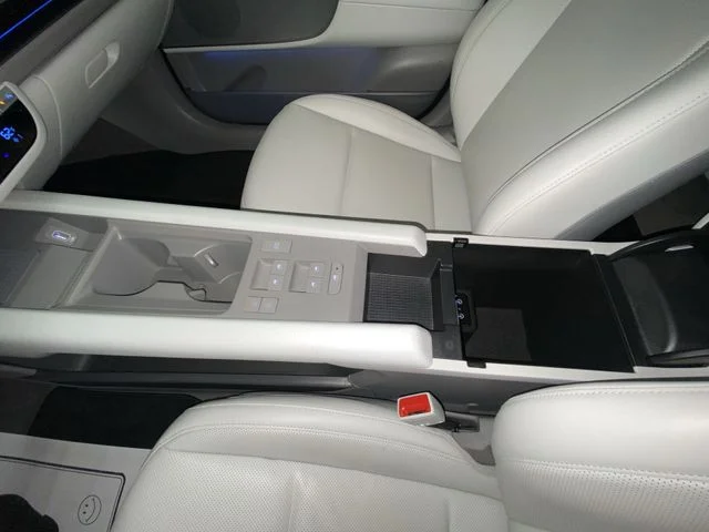 Used 2024 Black Hyundai SEL image 20