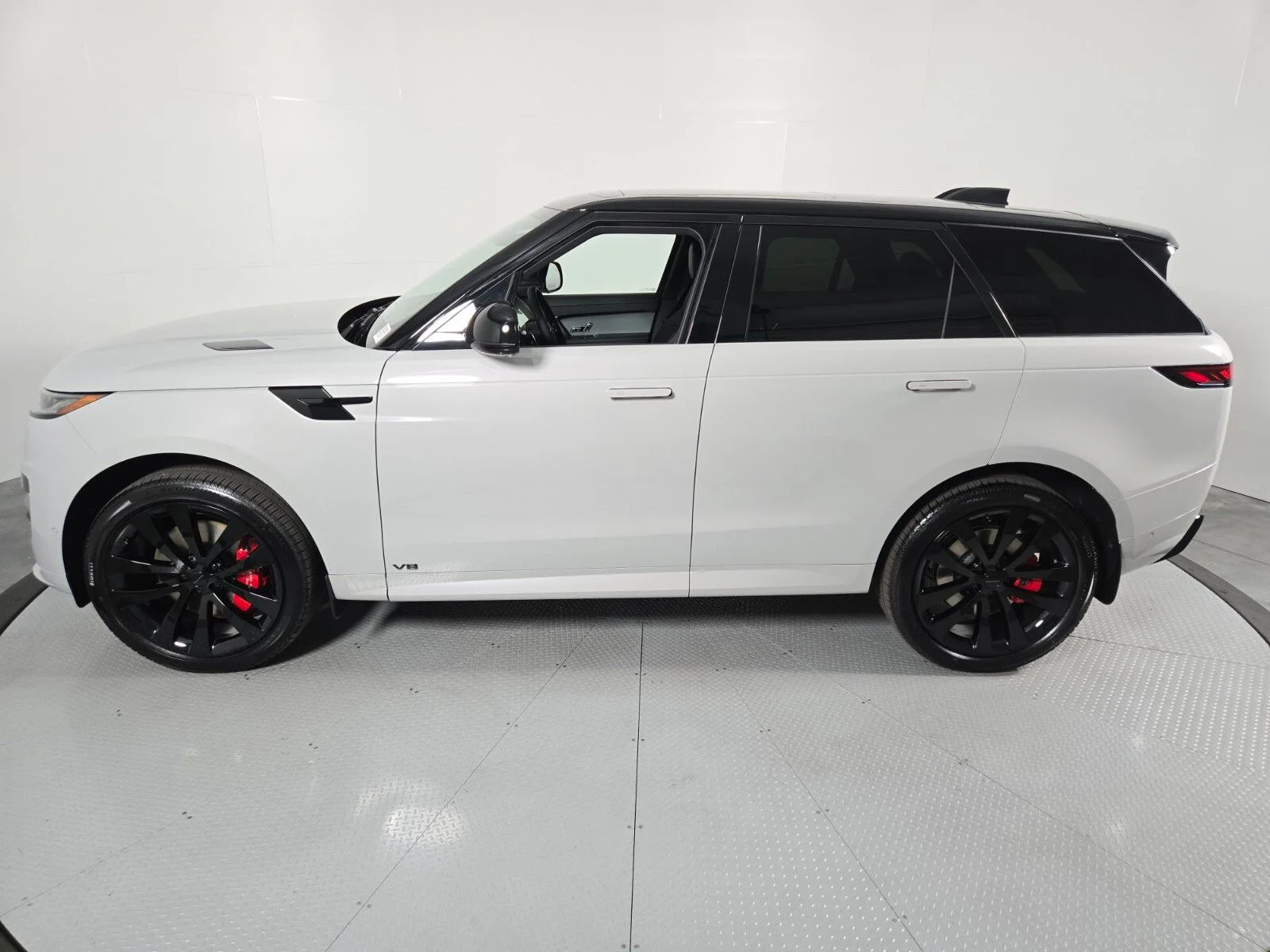 New 2026 Borasco Grey Land Rover Dynamic SE image 35