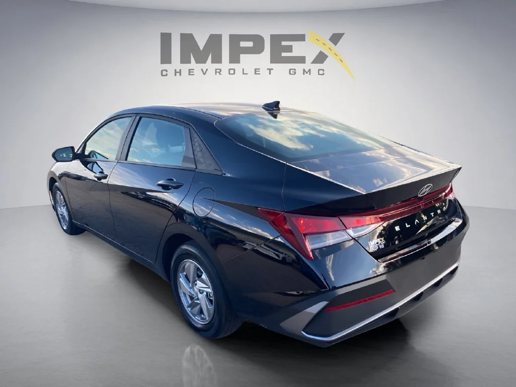 Used 2026 Black Hyundai SE image 3