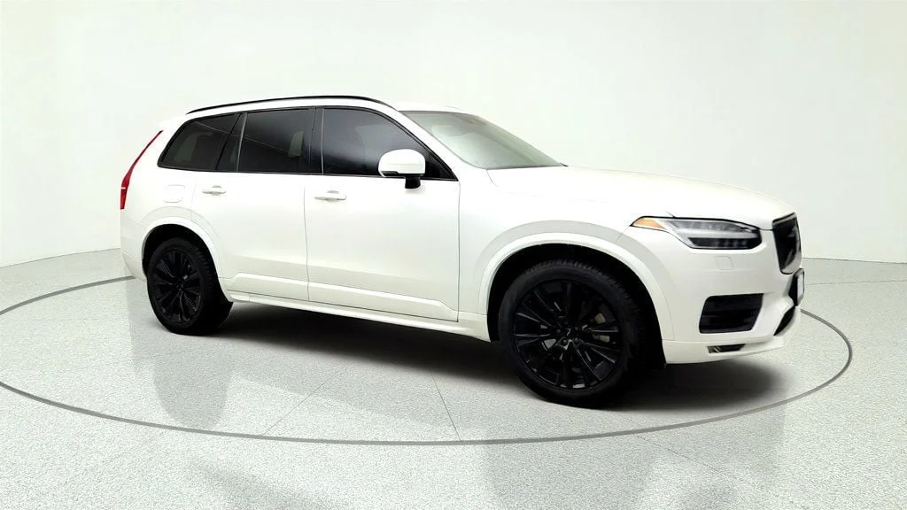 Used 2021 Crystal White Metallic Volvo T6 AWD Momentum 7-Seater w/ 20’’  5-Multi Spoke Alloy Wheels image 3