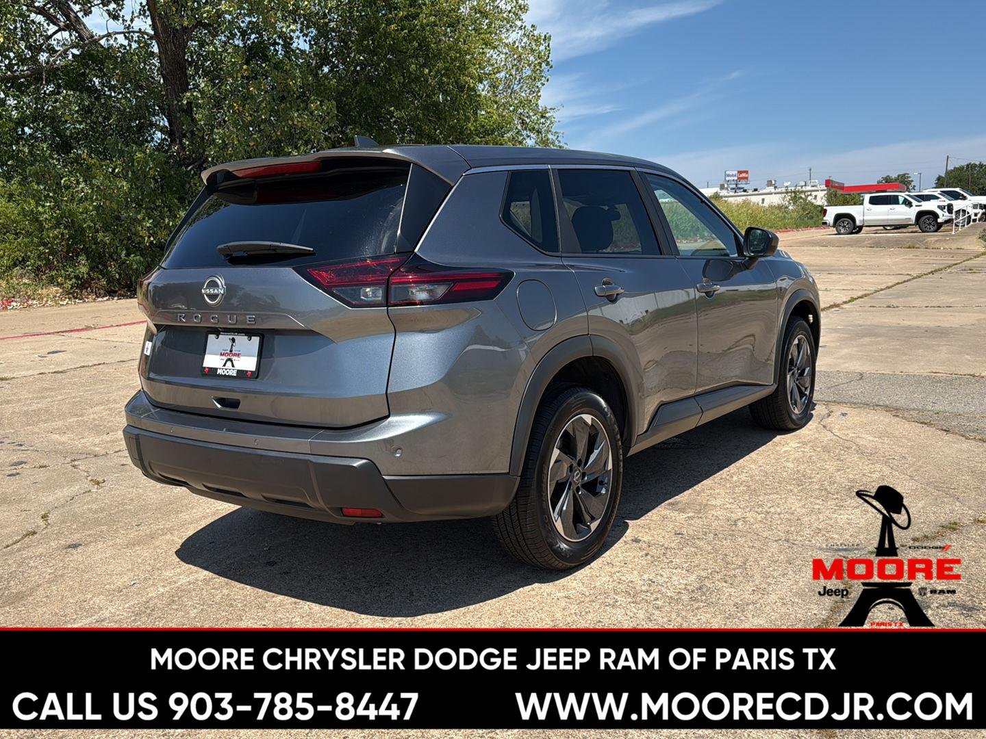 Used 2025 Gun Metallic Nissan SV image 7