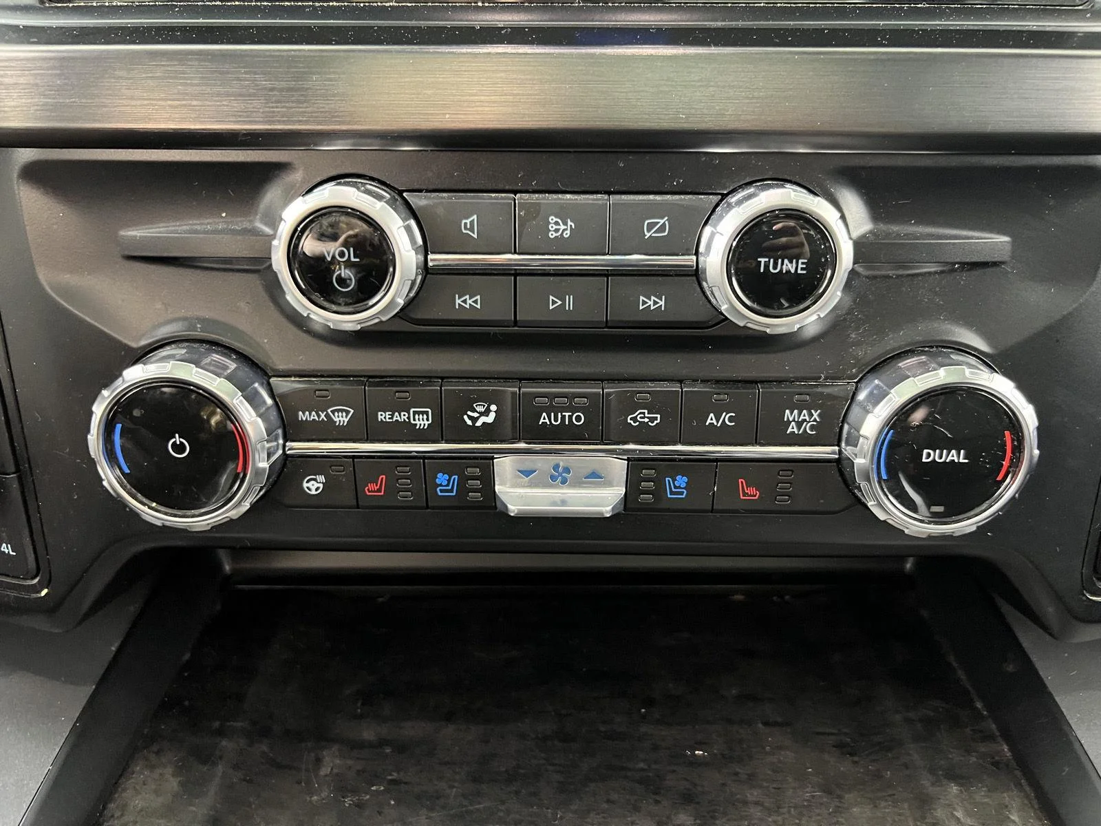 Used 2024 Oxford White Ford Lariat image 23
