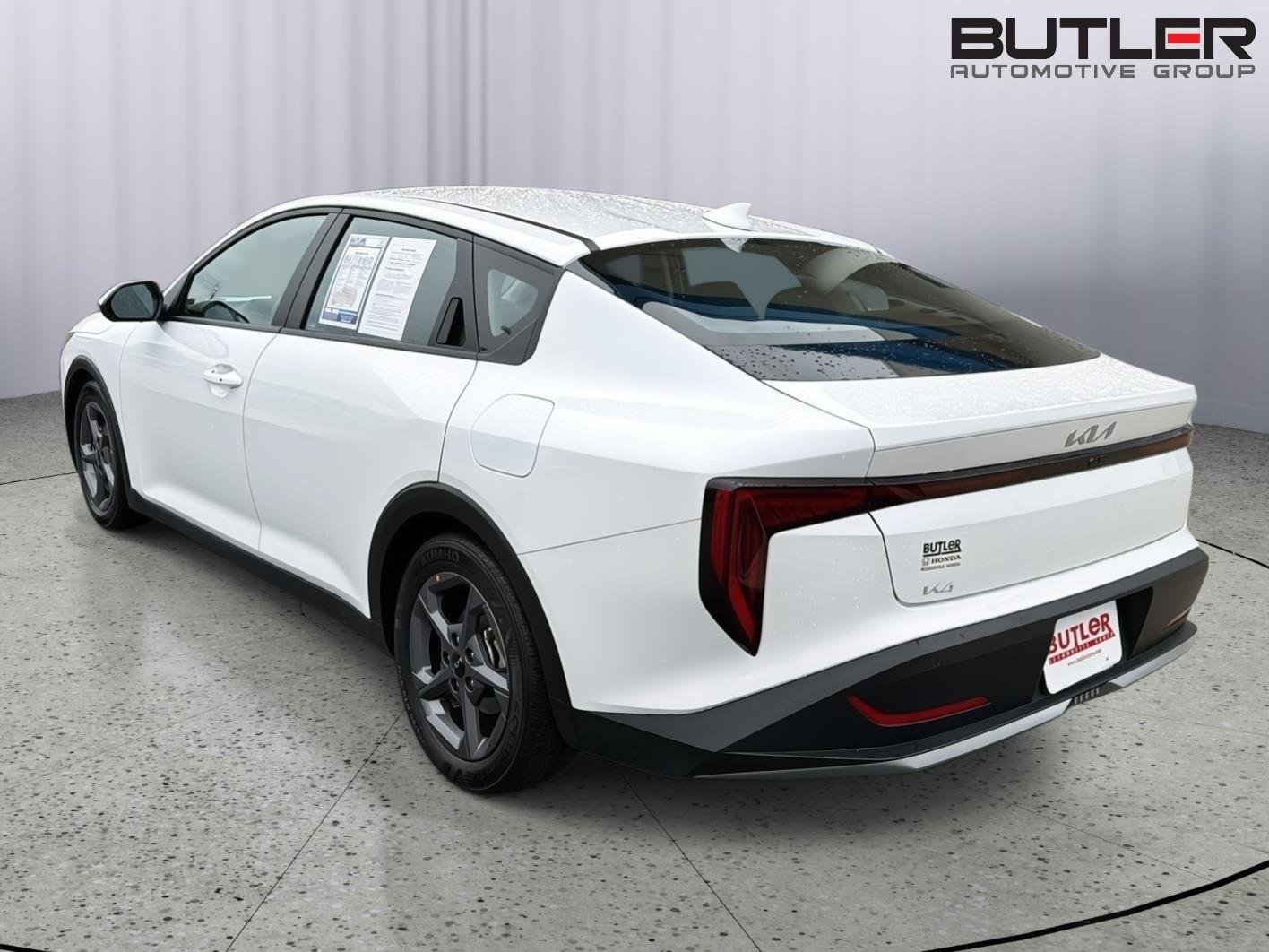 Used 2025 Snow White Pearl Kia LXS image 4