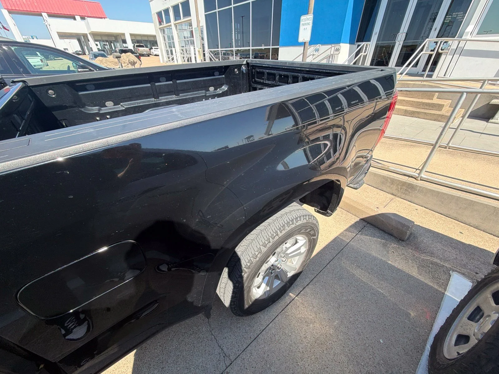 Used 2022 BLACK Chevrolet 2WD LT image 8