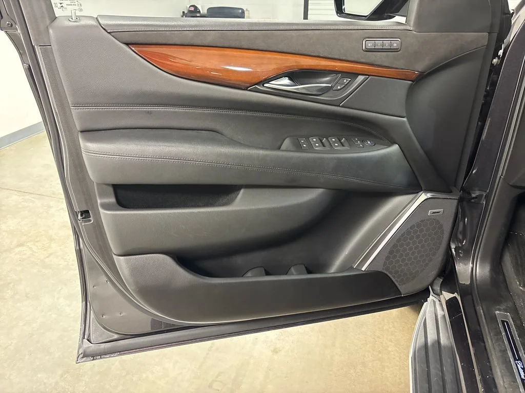 Used 2018 DARK GRANITE METALLIC Cadillac Premium Luxury image 22