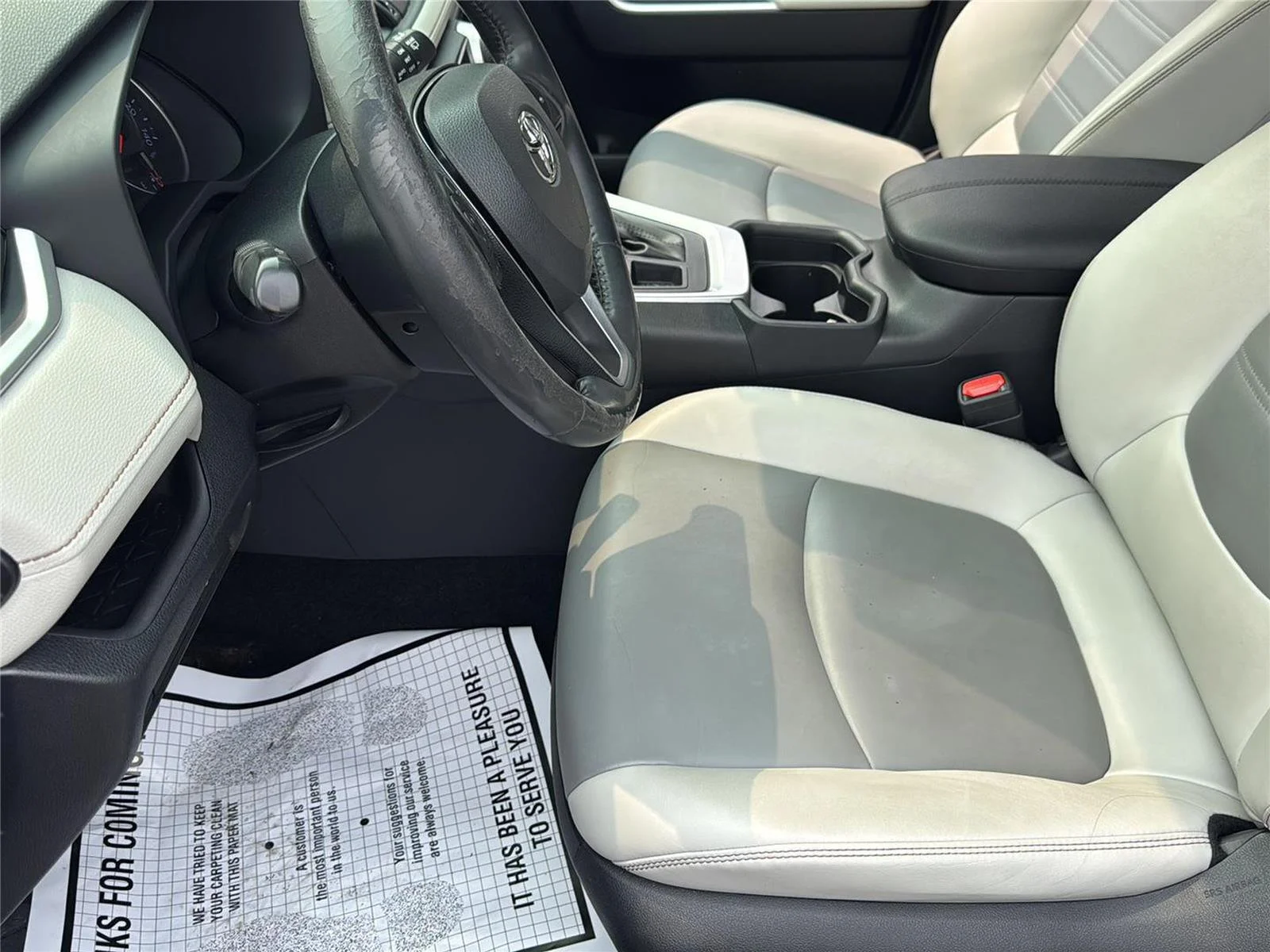 Used 2019 Silver Sky Metallic Toyota XLE Premium image 17