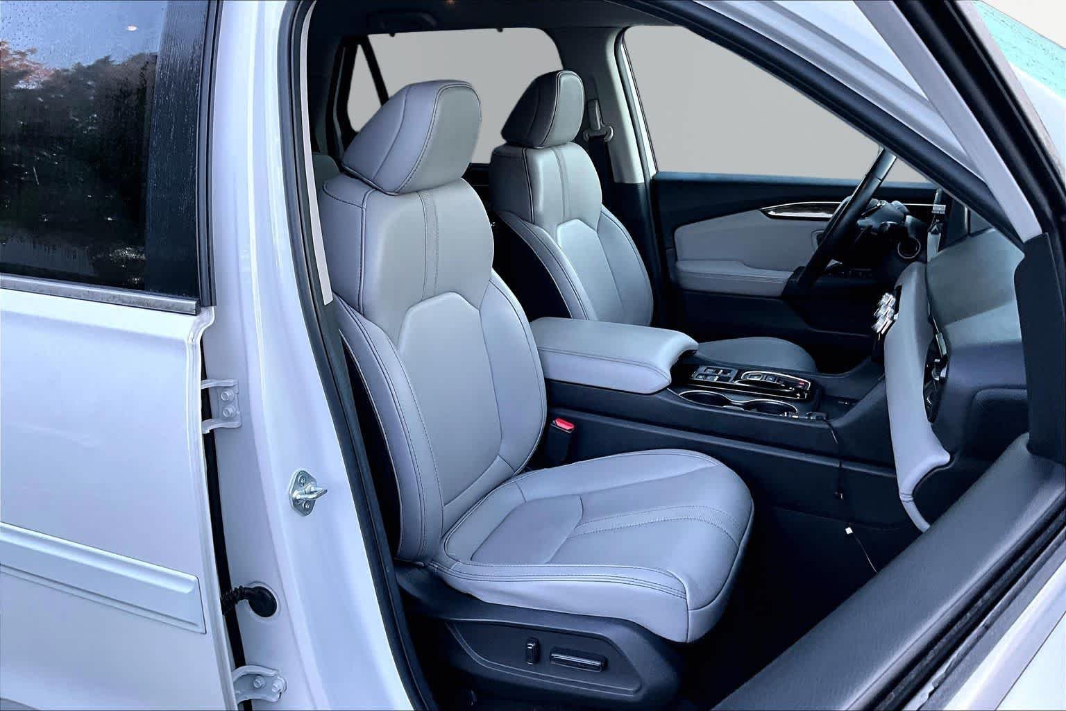 Used 2025 Platinum White Pearl Honda EX-L image 9