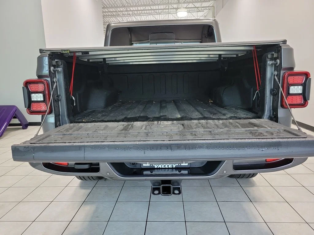 Used 2021 Gray Jeep High Altitude image 16