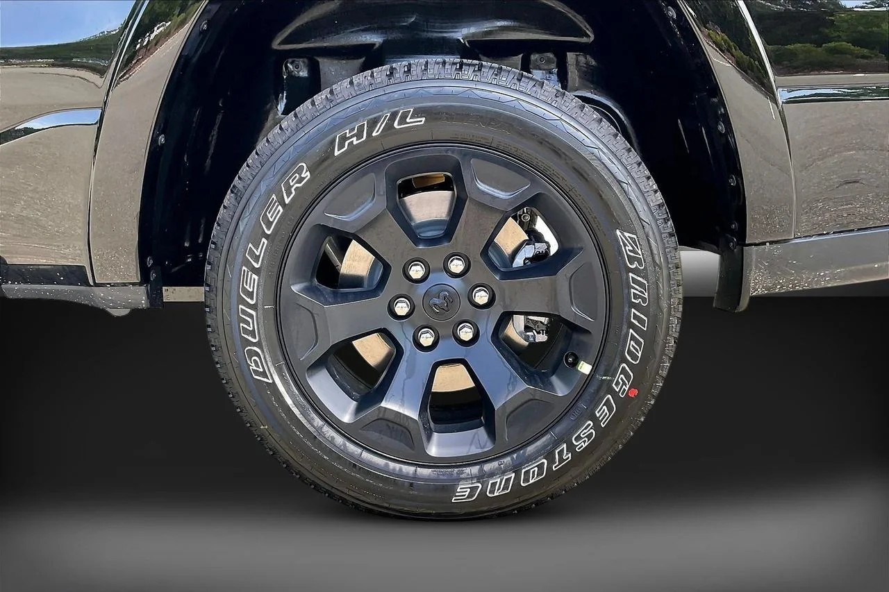 New 2026 Diamond Black Crystal Pearlcoat RAM Big Horn/Lone Star image 31