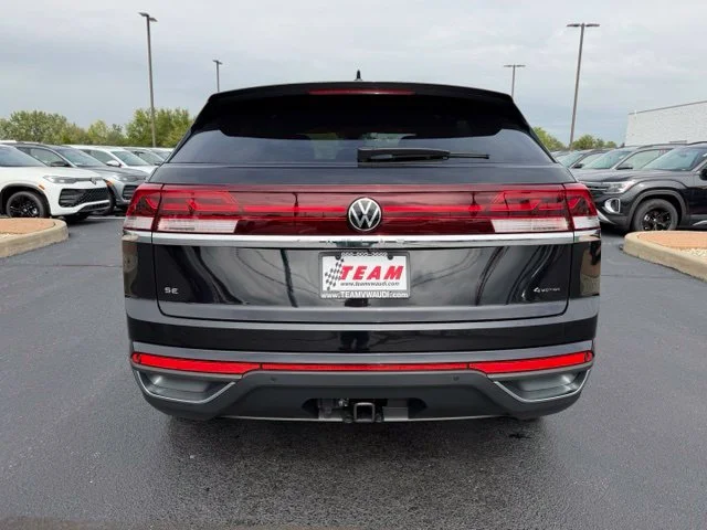 New 2026 Deep Black Pearl Volkswagen 2.0T SE W/TECHNOLOGY image 4