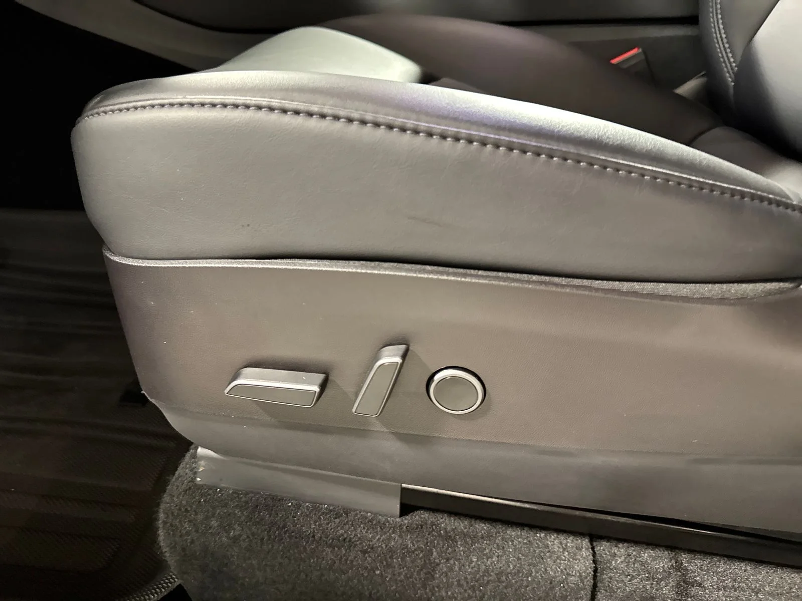 Used 2022 Midnight Silver Metallic Tesla Long Range image 17