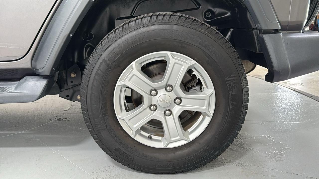 Used 2018 Gray Jeep Unlimited Sport S image 23