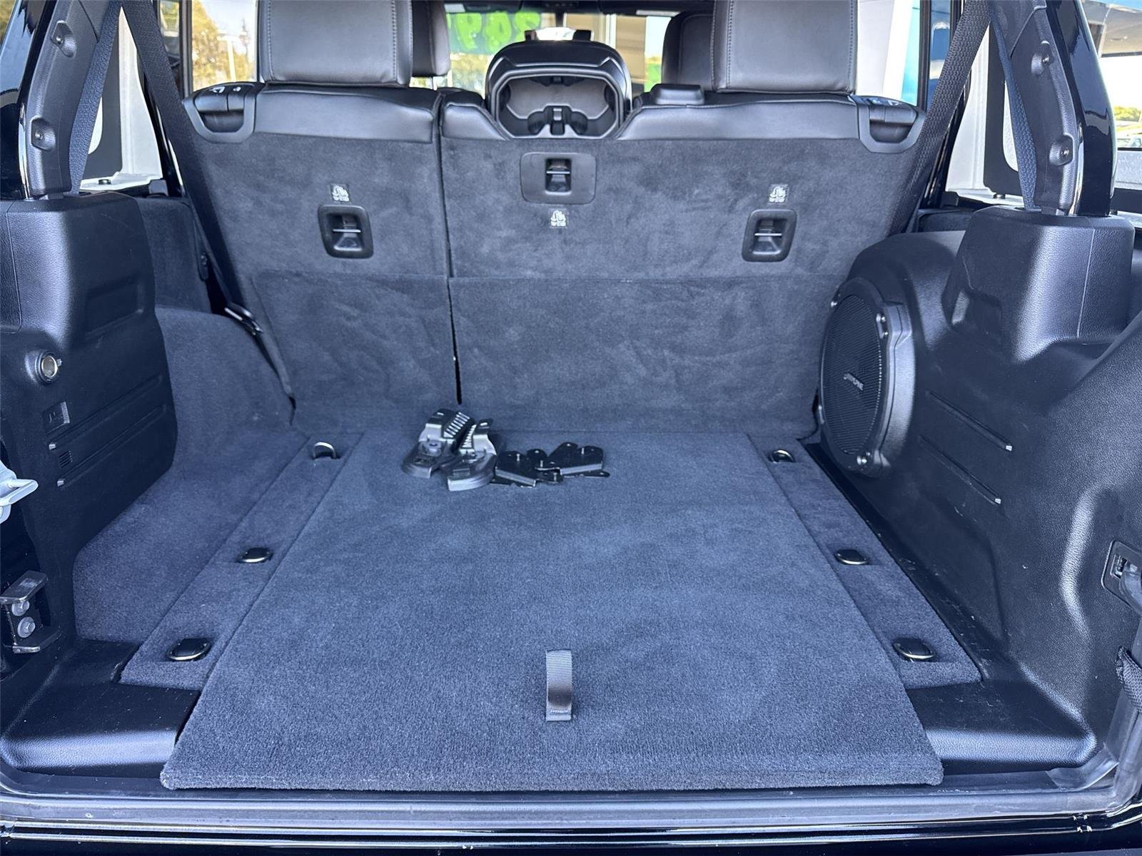 Used 2023  Jeep Rubicon image 31