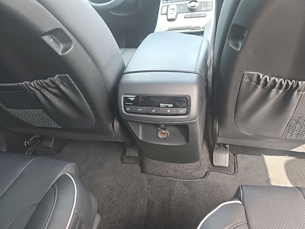 Used 2025 Black Hyundai SEL image 11