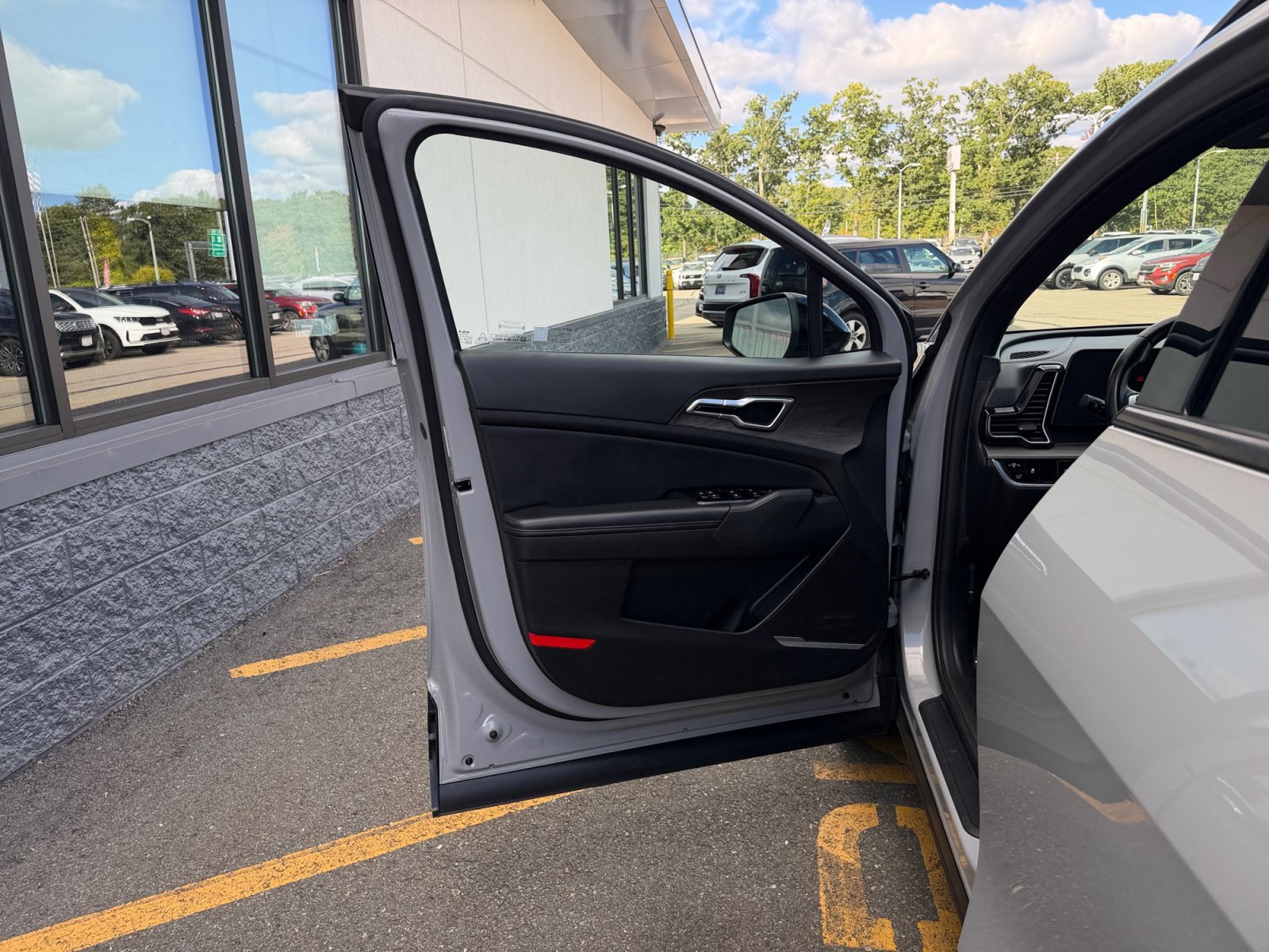 Used 2024 Wolf Gray Kia X-Line image 29
