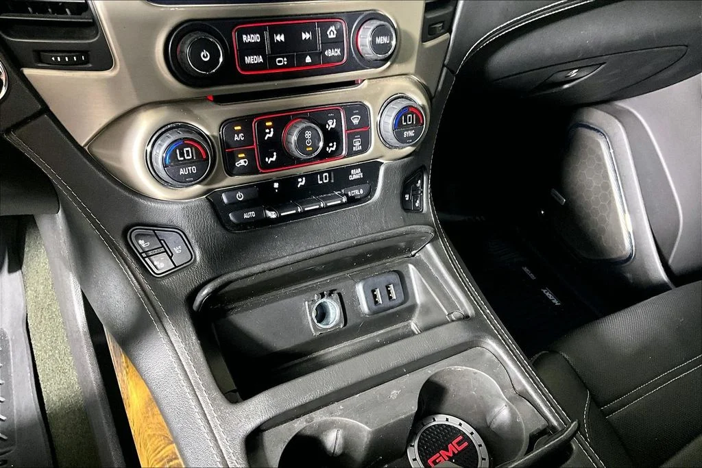 Used 2016 Sparkling Silver Metallic GMC Denali image 26