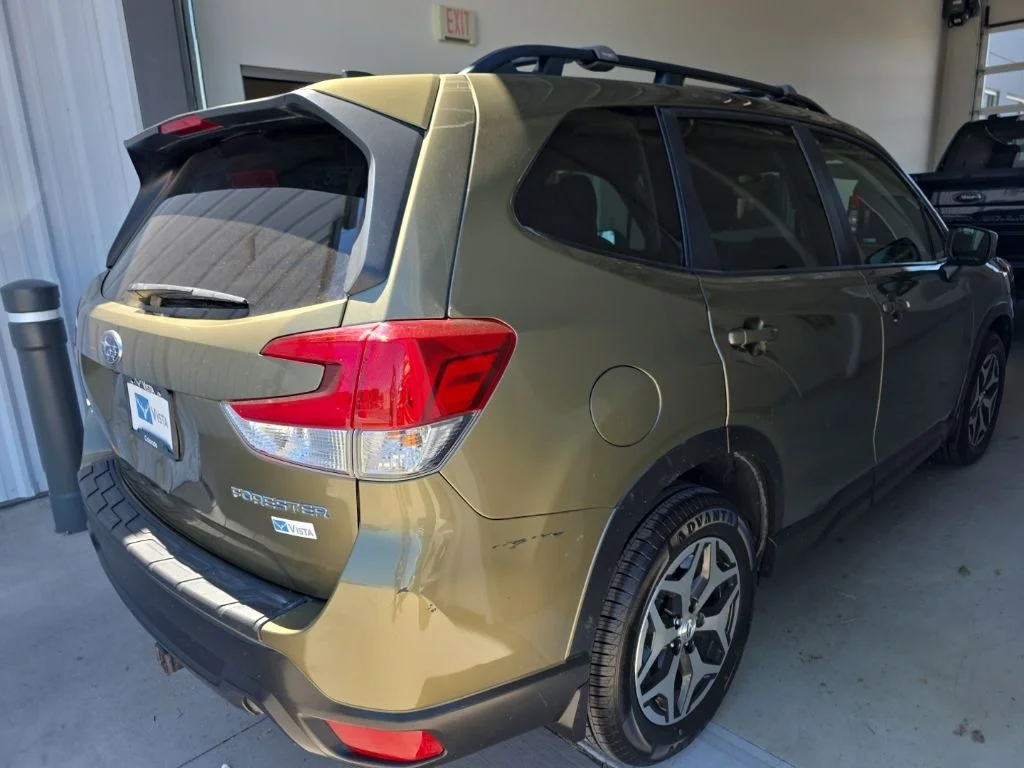Used 2022 Green Metallic Subaru Premium image 8