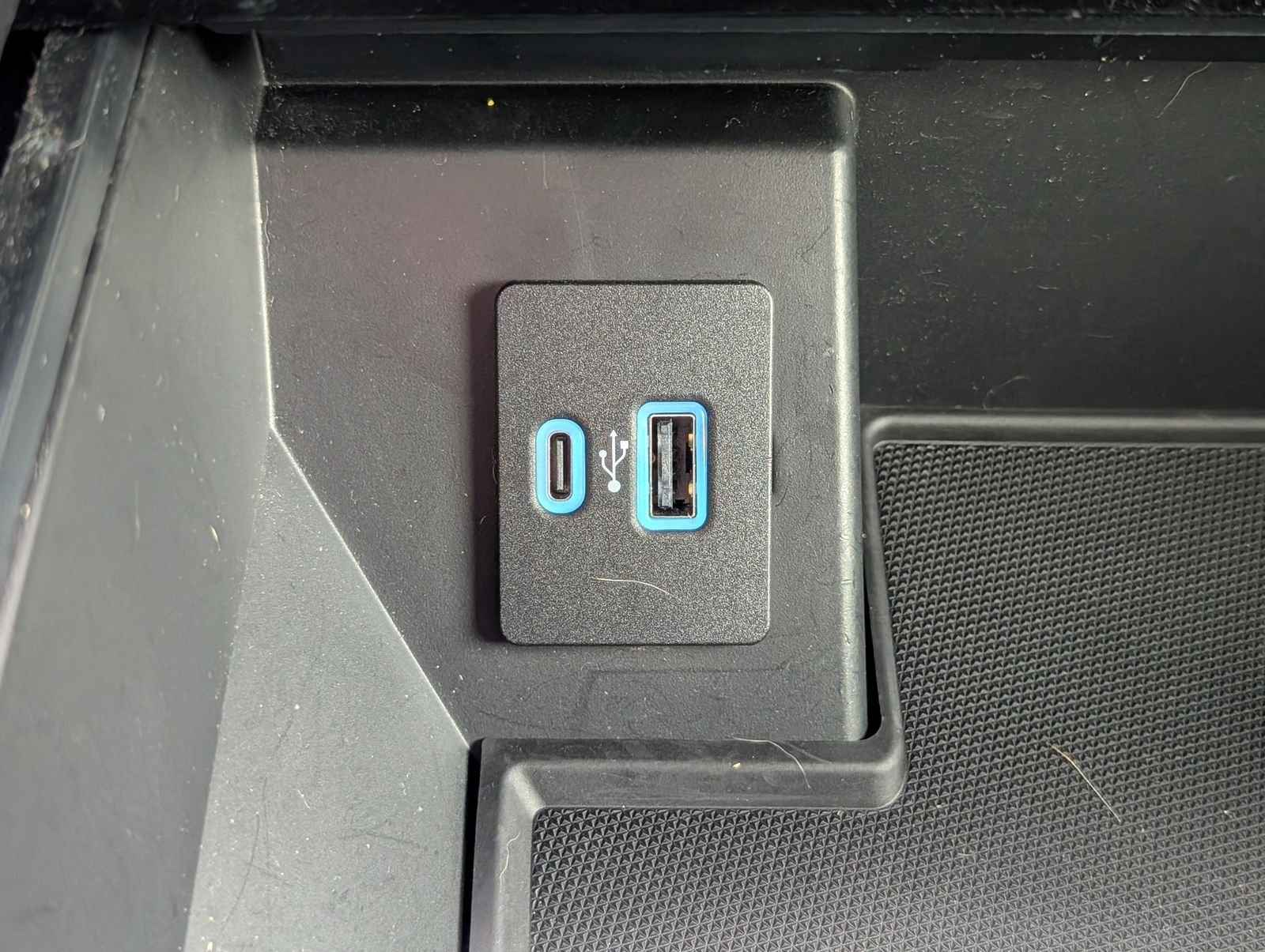 Used 2022 Agate Black Metallic Ford Lariat image 21