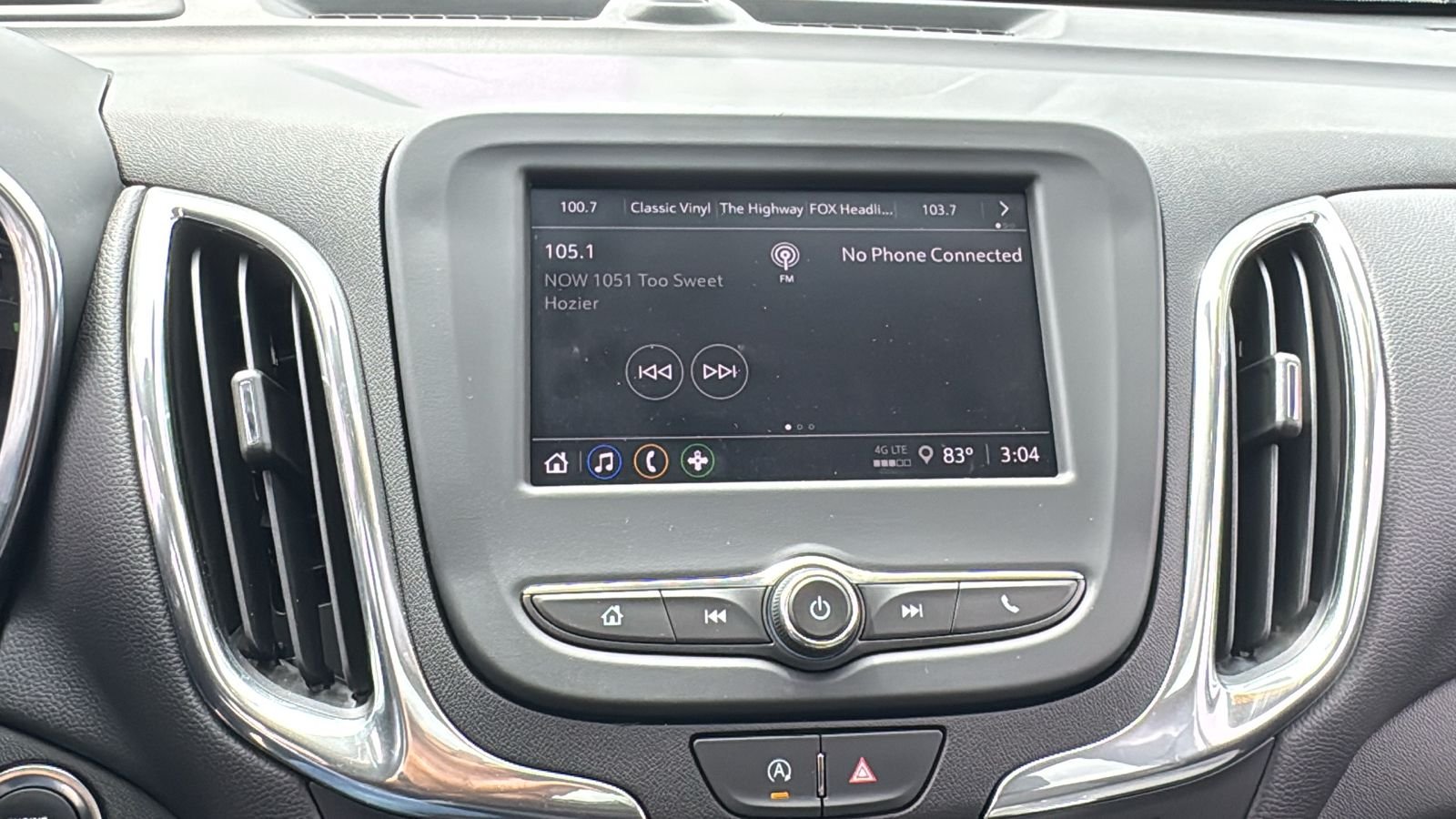 Used 2022 White Chevrolet LT image 27