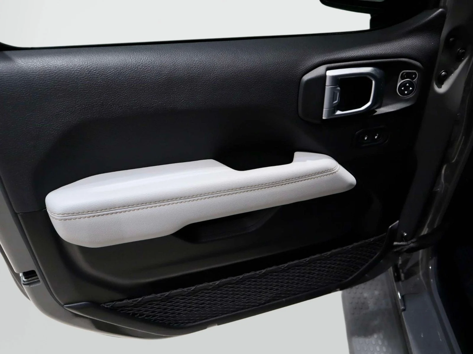 Used 2022 Sting-Gray Clearcoat Jeep Unlimited High Altitude image 21