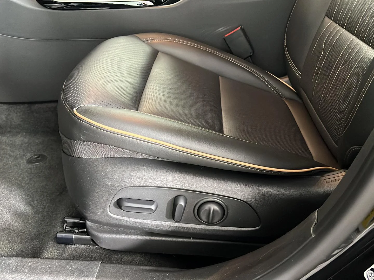 Used 2024 Ebony Twilight Metallic Buick Avenir image 14