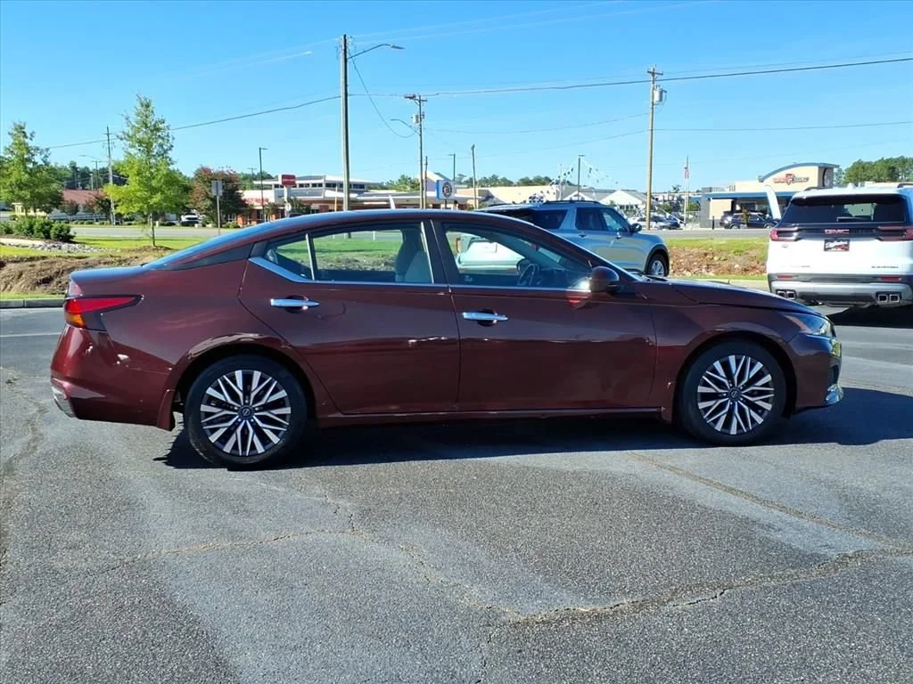 Used 2023 Red Nissan SV FWD image 19