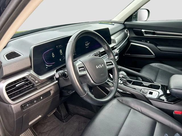 Used 2023 Black Kia S image 27