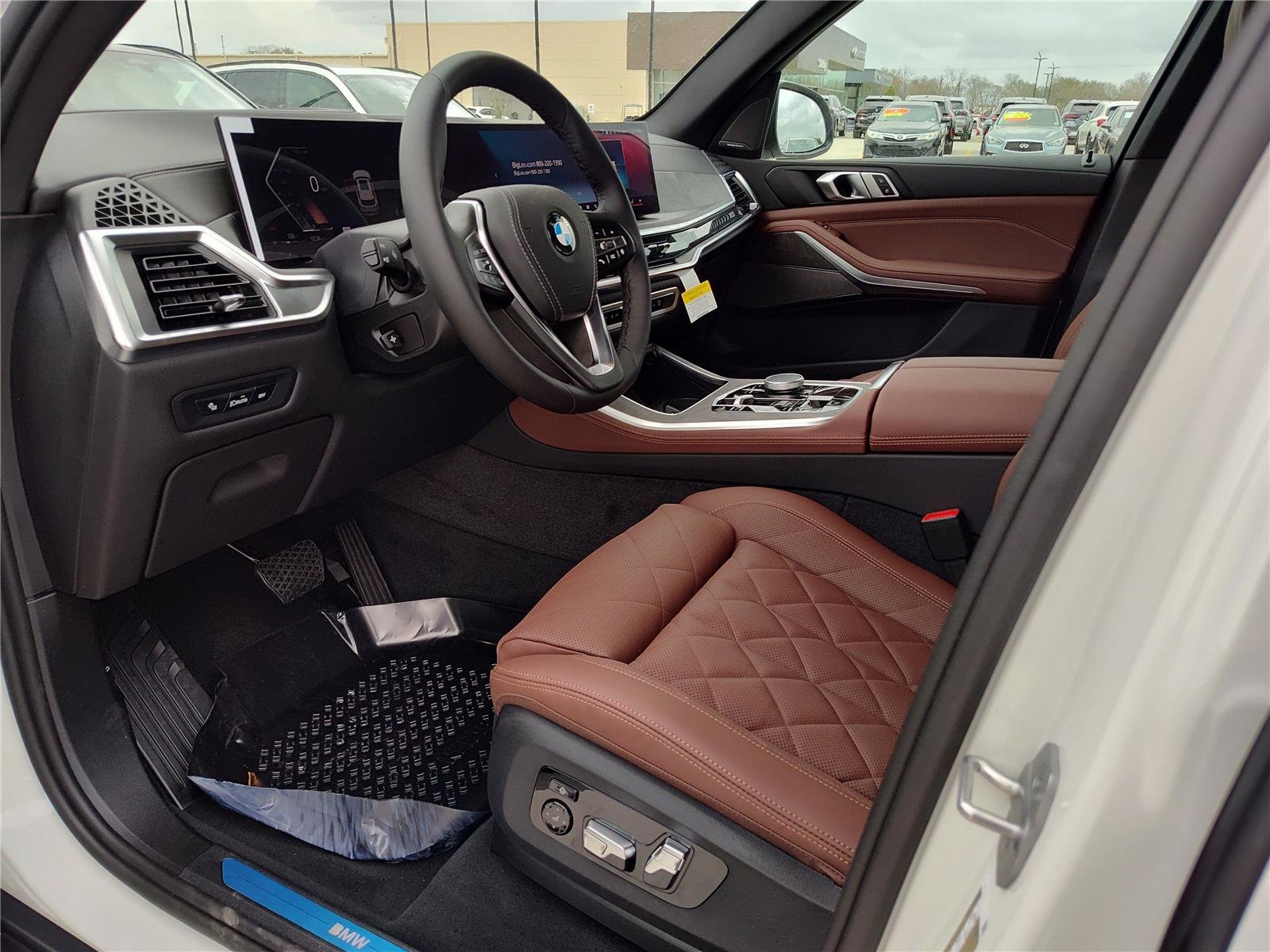 New 2026 Mineral White Metallic BMW sDrive40i image 2