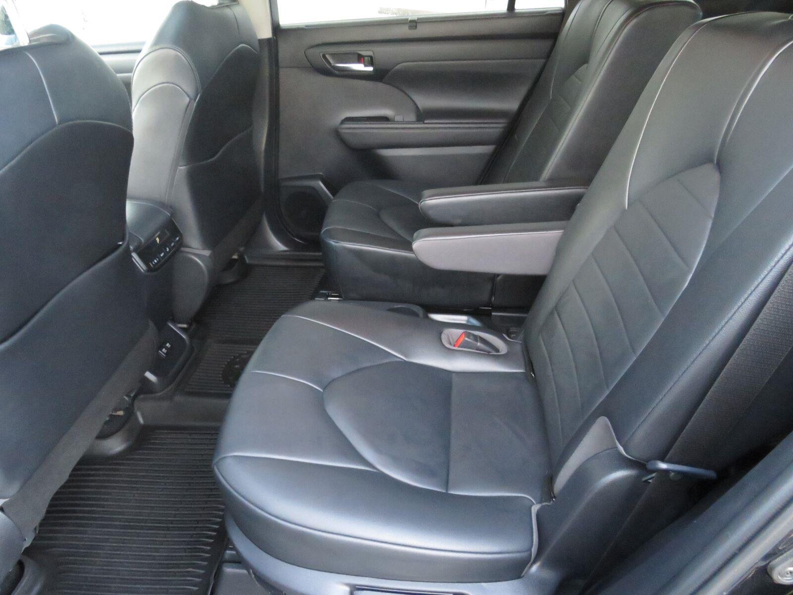 Used 2020 Midnight Black Metallic Toyota XLE image 23