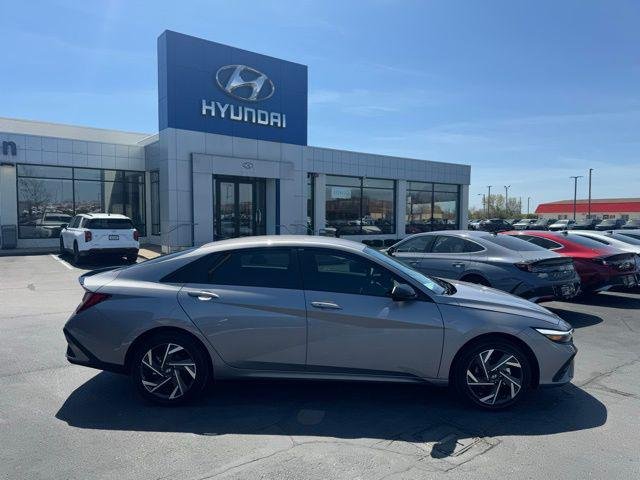 2025 Hyundai Elantra Blue - Photo 37