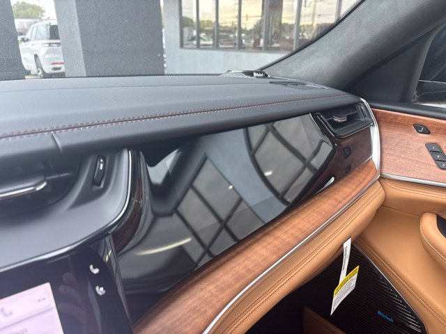 New 2027 High-Gloss Black Paint Jeep Summit image 24